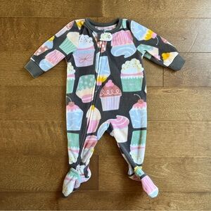 3/$10 CARTERS Baby girl fleece pyjamas cupcakes 3m